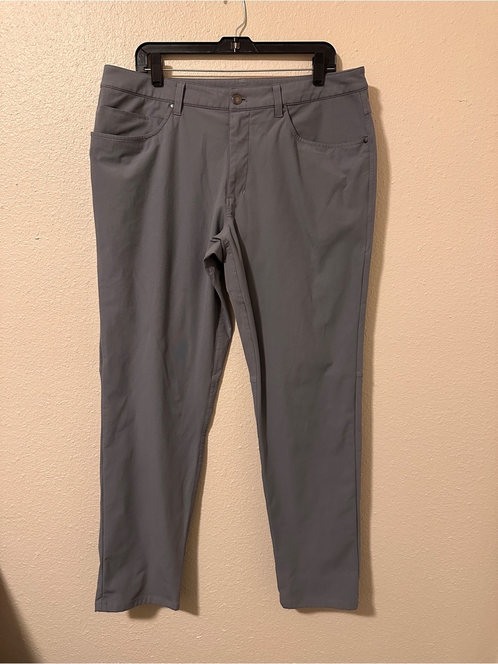 Lululemon ABC Warpstreme Mens Grey Pants Size 36 waist, 32 inseam stretchy